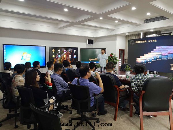 客戶到(dào)公(gōng)司參觀考察