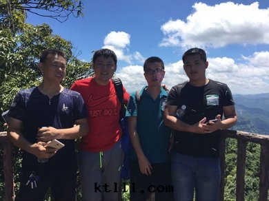 我(wǒ)们(men)的(de)团(tuán)隊—登頂的(de)喜悅