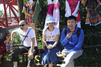 我(wǒ)们(men)的(de)团(tuán)隊—迷人(rén)的(de)微笑