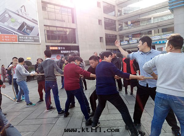 我(wǒ)们(men)的(de)团(tuán)隊—拔河(hé)比賽