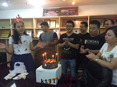 我(wǒ)们(men)的(de)团(tuán)隊—员工生(shēng)日(rì)会(huì)